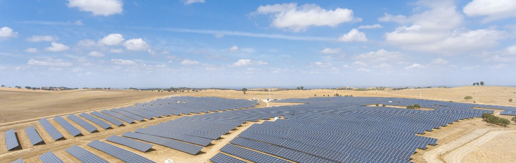 Weitläufige Solaranlage