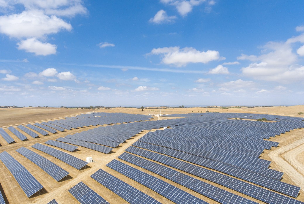 Weitläufige Solaranlage