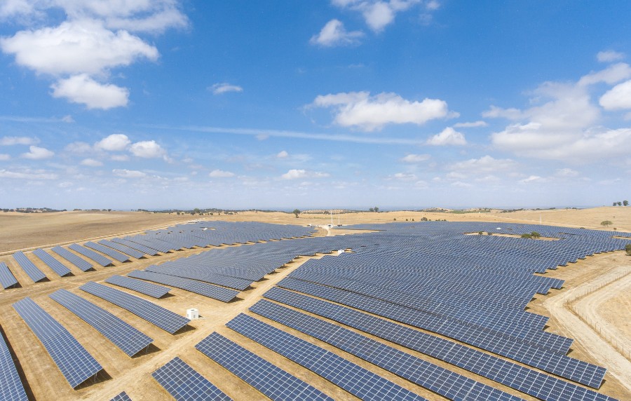 Weitläufige Solaranlage